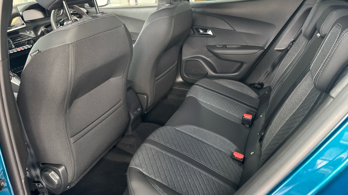 Peugeot 2008 115kW Allure 54kWh 5dr Auto Electric Estate - Image 17